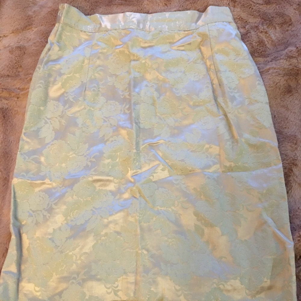 Opalescent skirt with roses XS